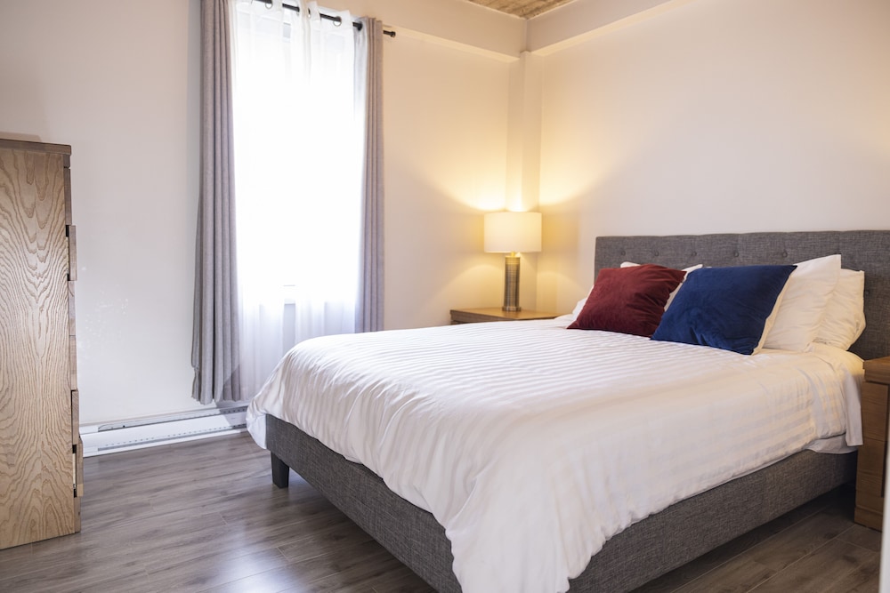Suite avec chambre fermée + divan-lit
