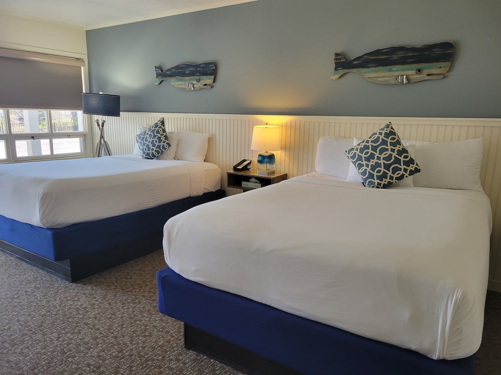 Room, 2 Queen Beds, Accessible, Pool View (Wheelchair), photo 6