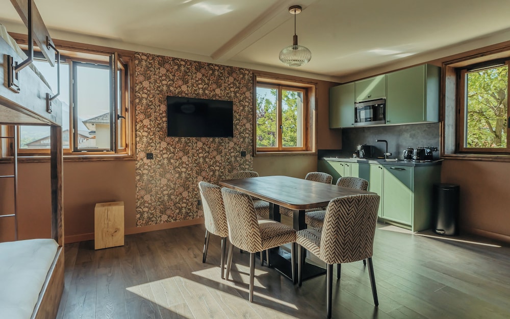 Deluxe Apartment