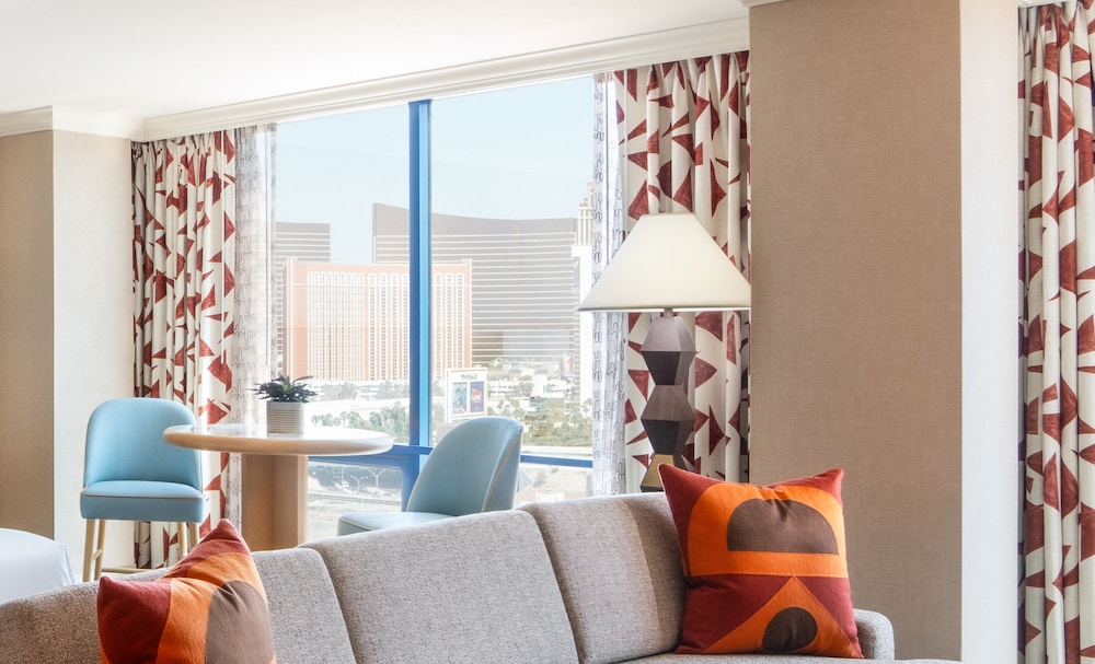 Remodeled King Suite High Floor - Photo 8