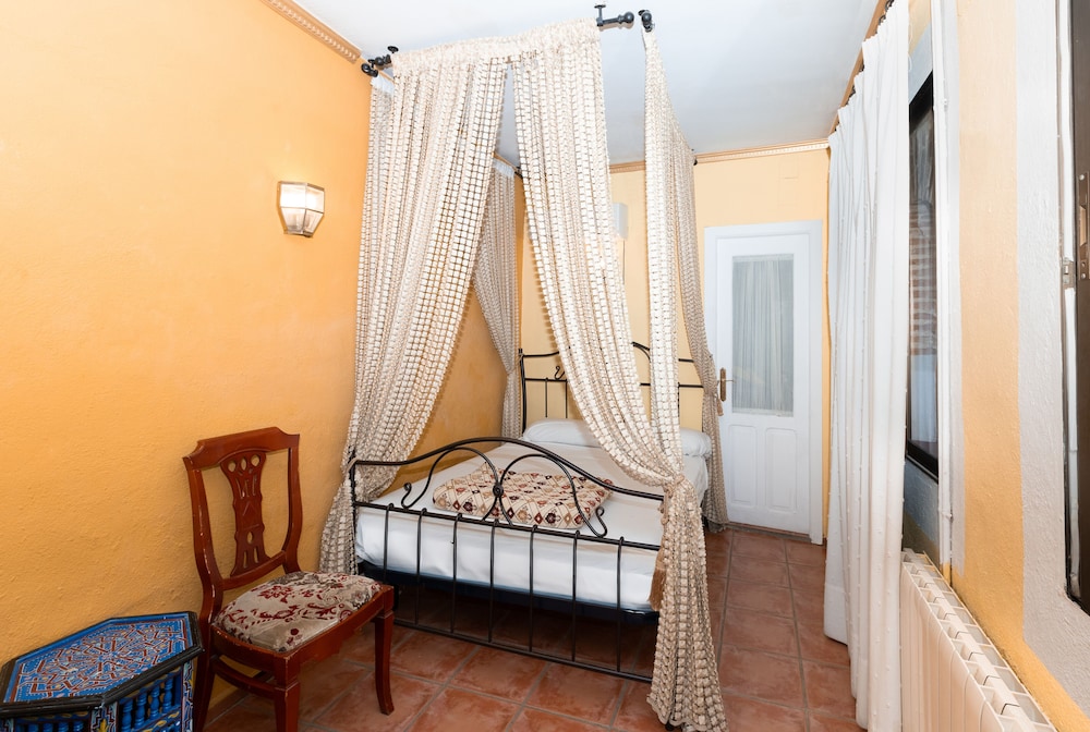 Superior Double Room Ensuite - Photo 2