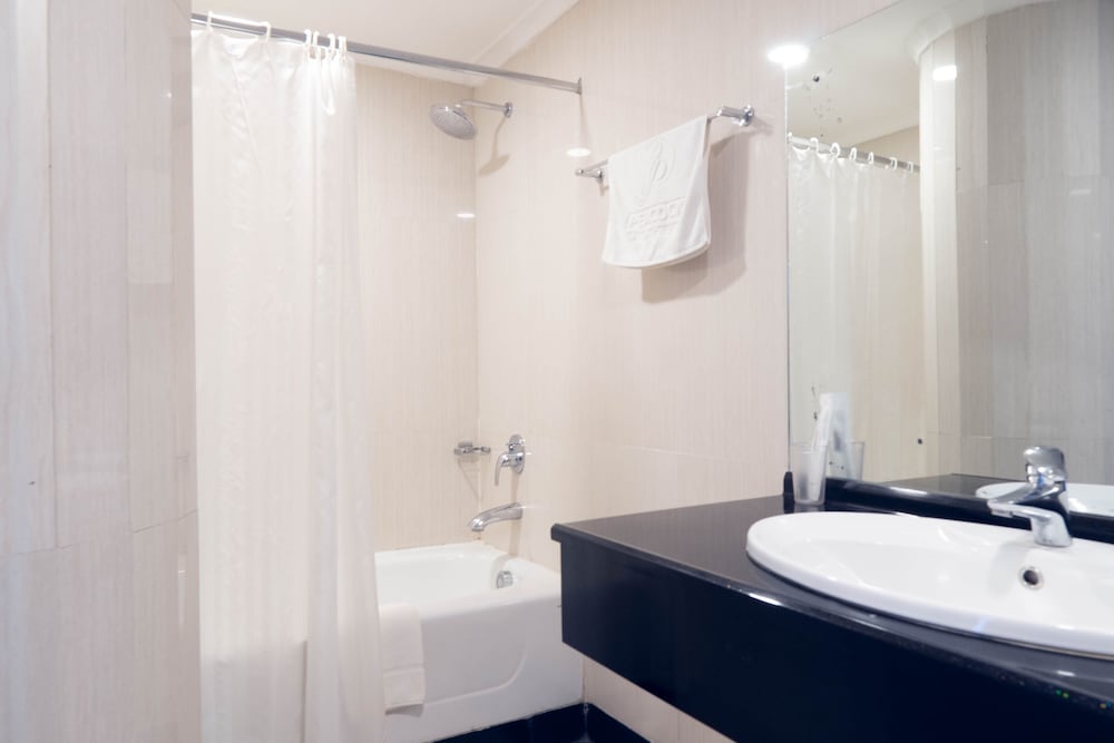 Junior Suite, Bathtub, Executive Level photo 3