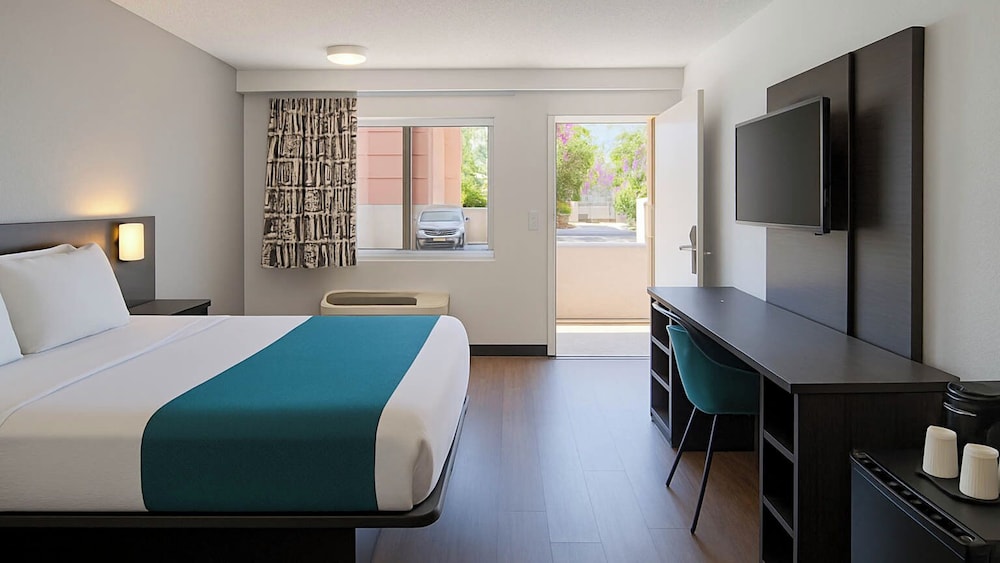 Deluxe Room, 1 Queen Bed, Accessible, Non Smoking photo 1