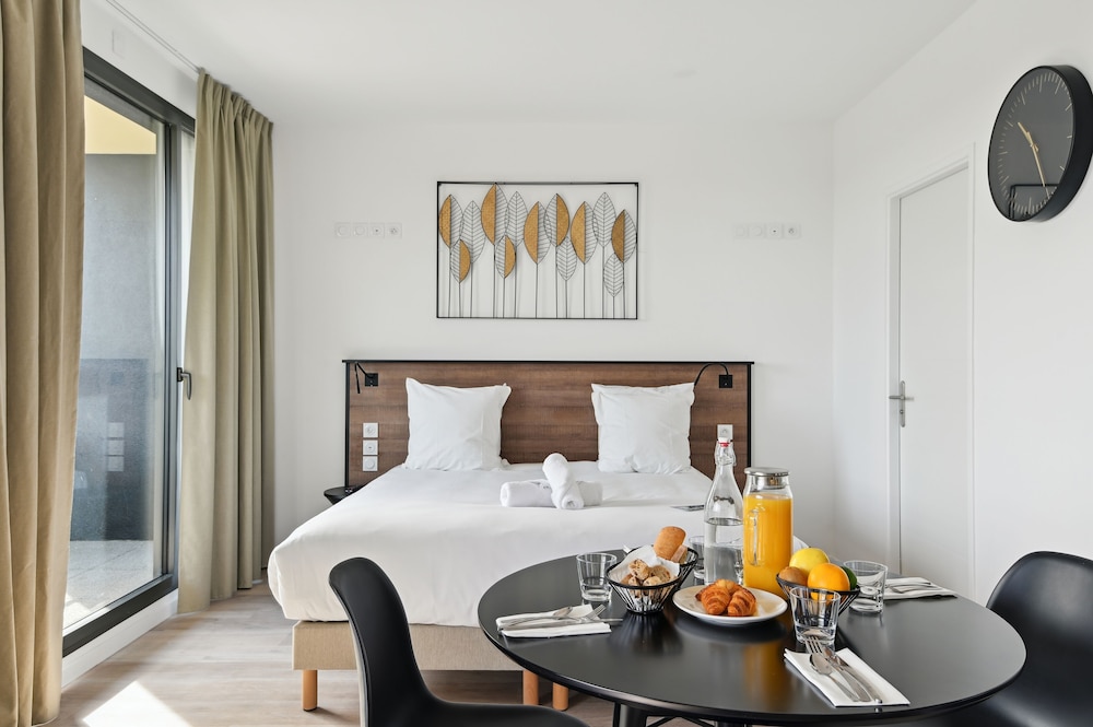 Executive suite, 1 double bed and 1 sofa bed, balcony