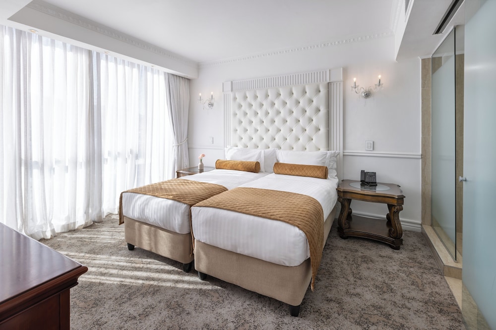 Premier Suite - Photo 2