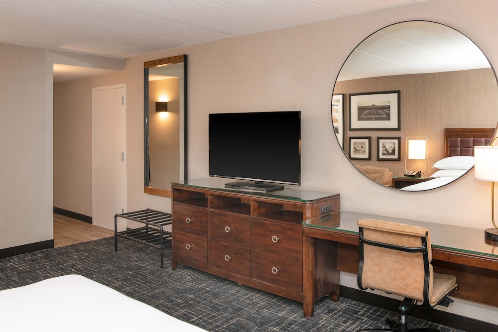 Junior Suite, 1 King Bed with Sofa bed - Photo 3
