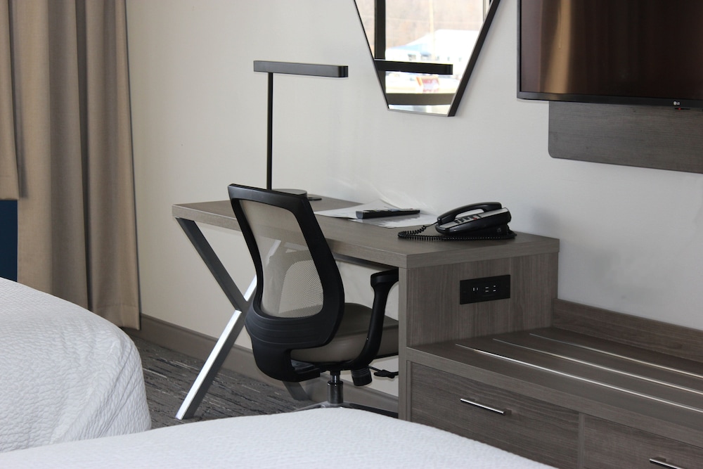 Suite, Multiple Beds - Photo 4