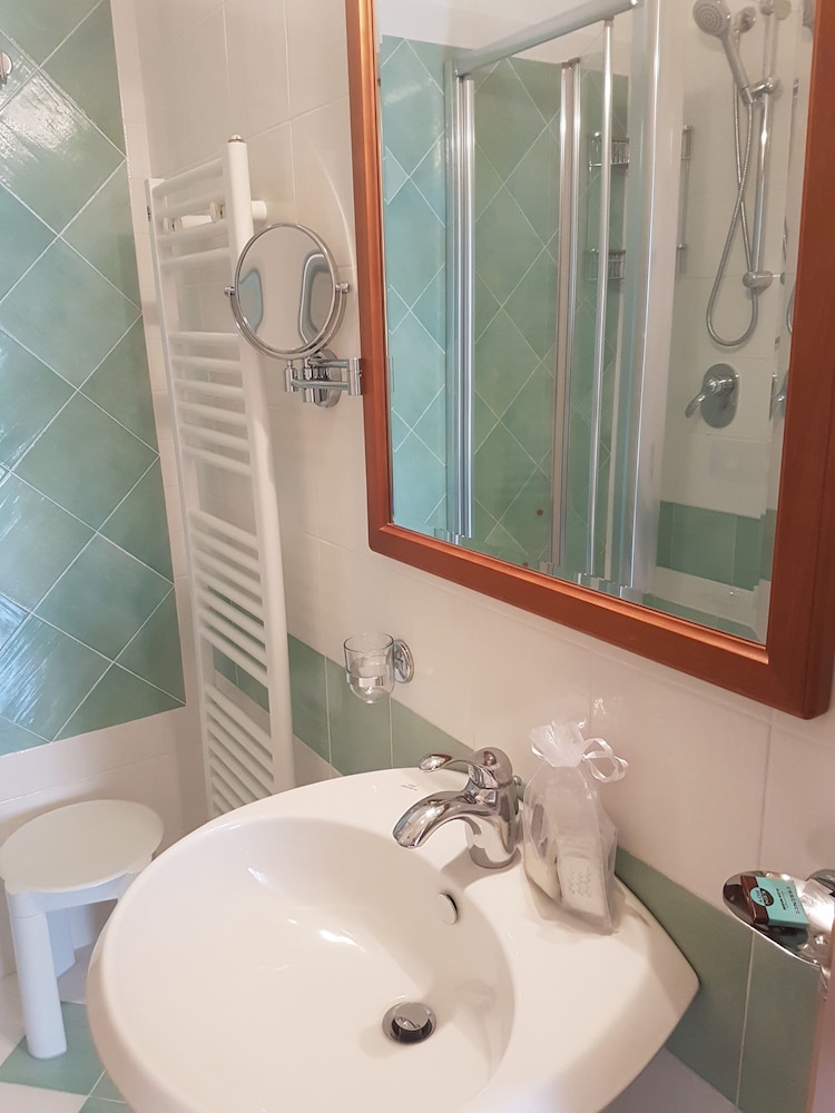 Standard Room - Photo 8