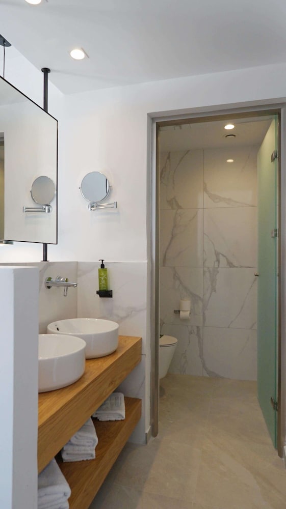 Junior Suite, Hot Tub - Photo 10