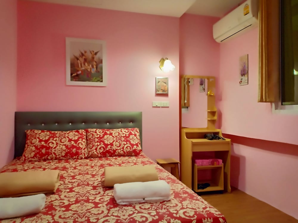 Standard Room (Pink) photo 1