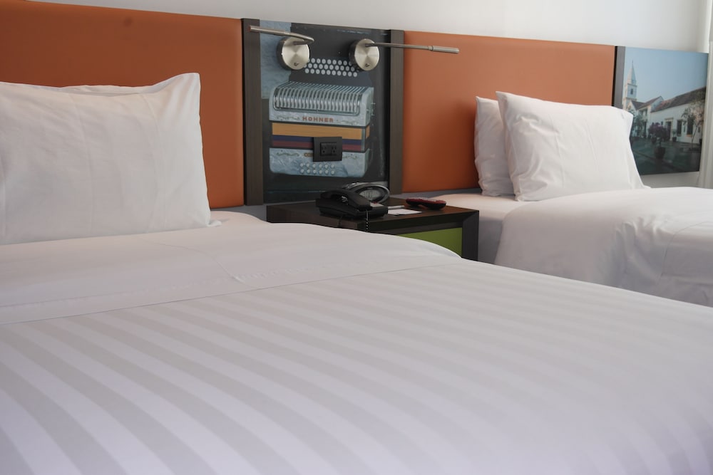 City Room, 2 Twin Beds, Non Smoking, Refrigerator photo 2