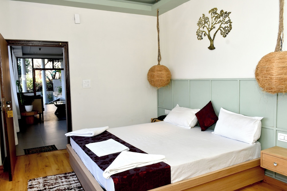 Luxury Room, 1 King Bed, Mountain View