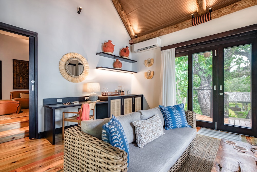 Beach Front Tree House With Plunge Pool