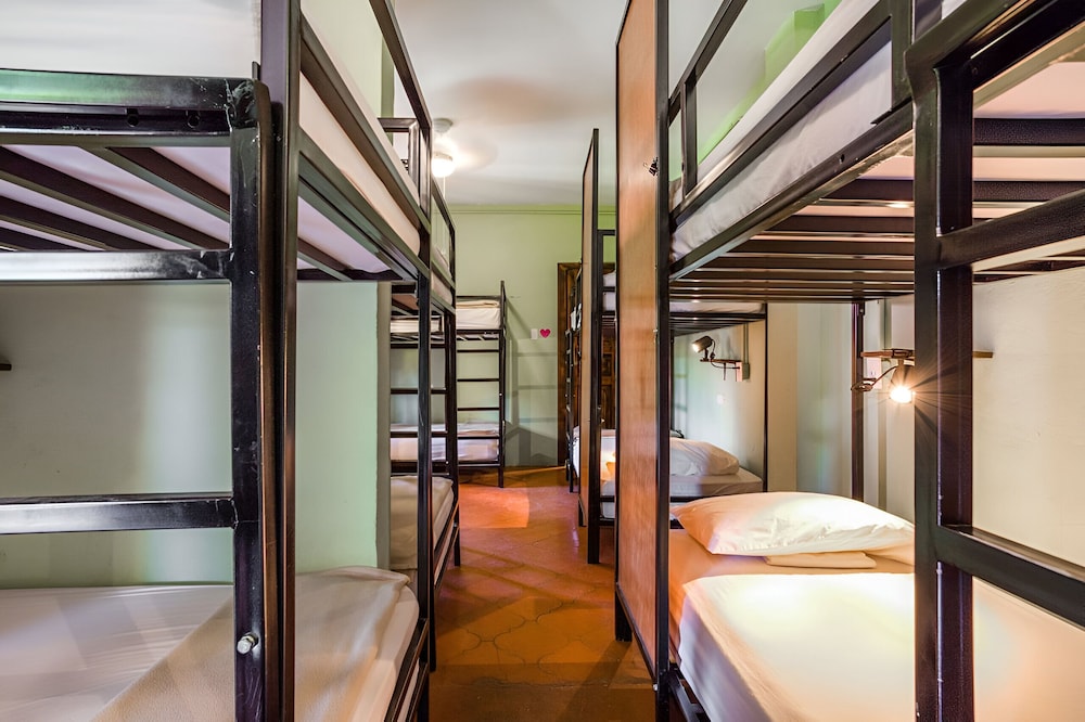 12 Bed Mixed Community Dorm photo 3