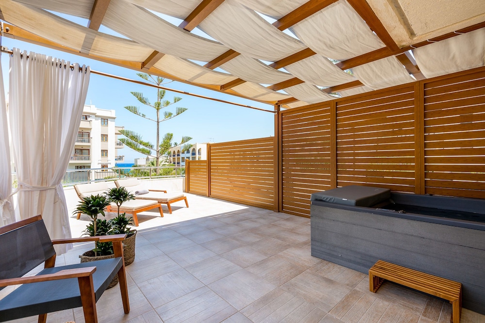 Premium Suite, Jetted Tub (Outdoor-Family) - Photo 2