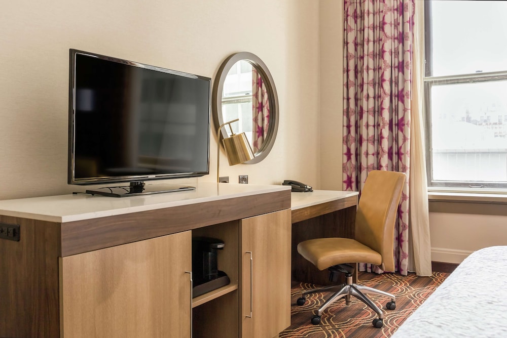 Room, 1 King Bed, Accessible - Photo 2
