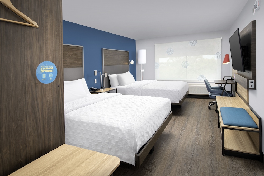 Room, 2 Queen Beds, Accessible, Bathtub - Photo 4