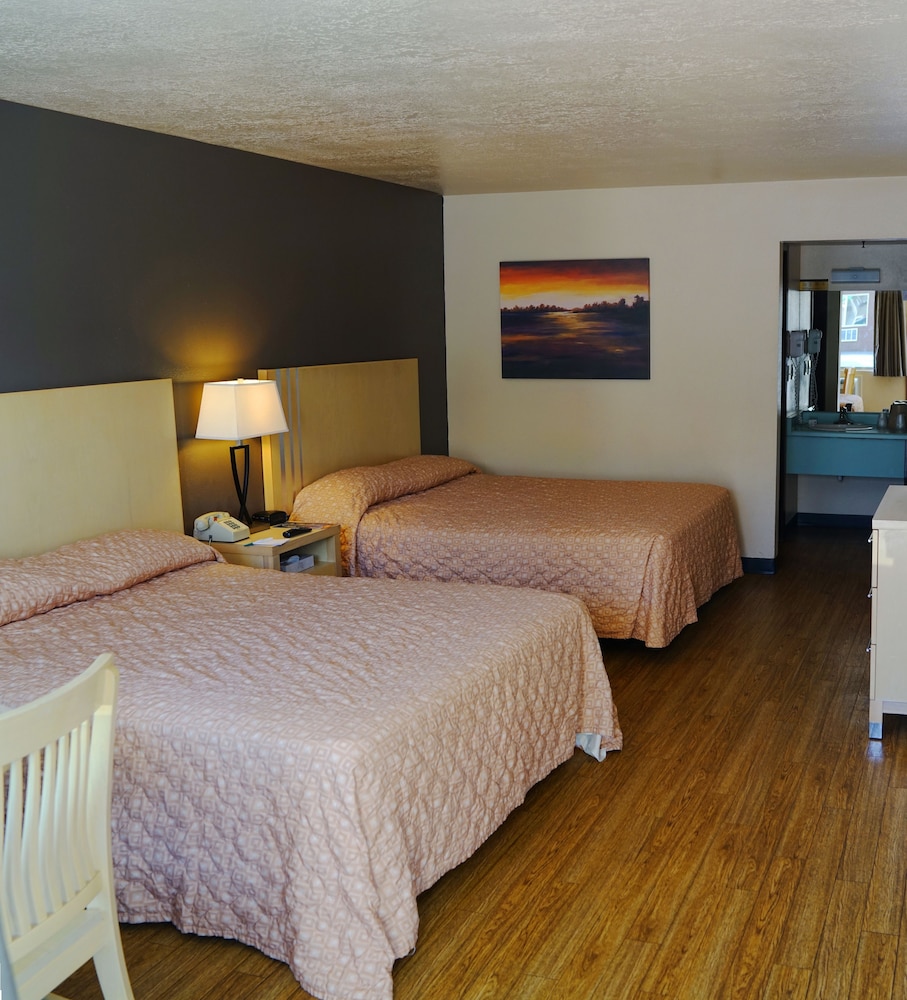 Standard Deluxe Room, 2 Queen Beds - Photo 3