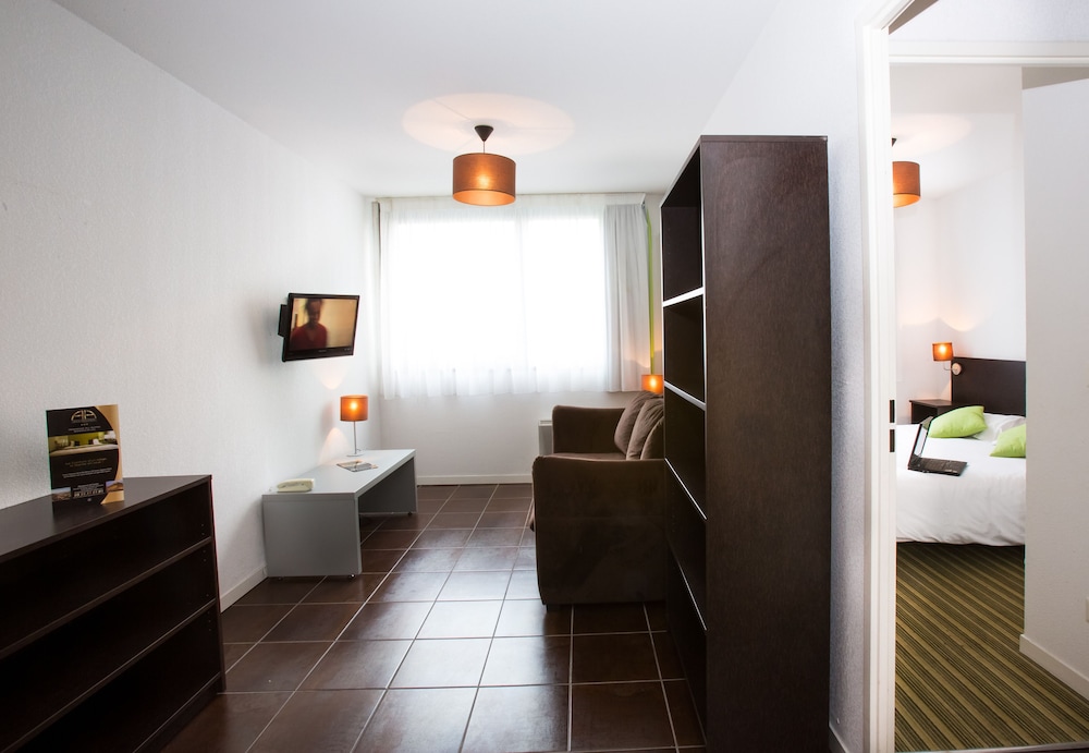APARTMENT (DOUBLE BED AND SOFA BED) photo 2