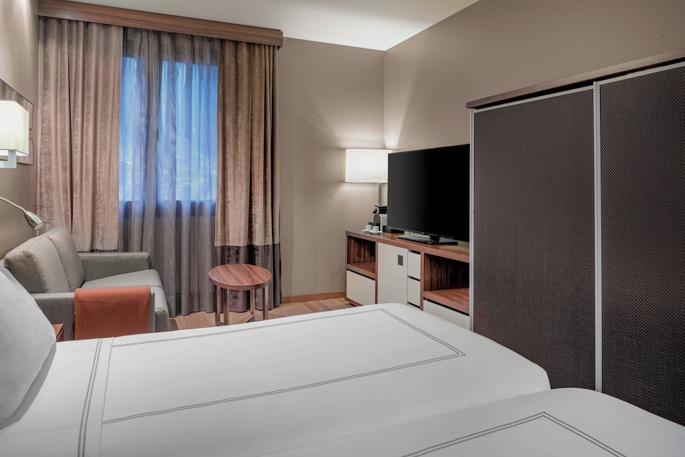 Room, 2 Twin Beds, Mountain View photo 2