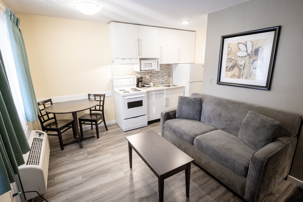 Suite, 1 Bedroom, Kitchen - Photo 1