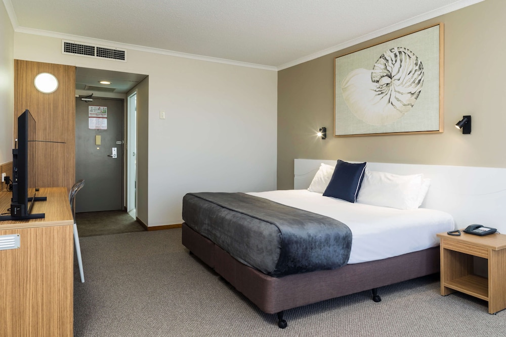 Deluxe King Balcony Room - Photo 5