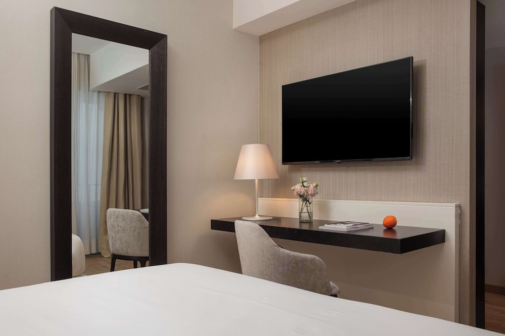 Premium Room, Balcony (Extra Large) - Photo 8