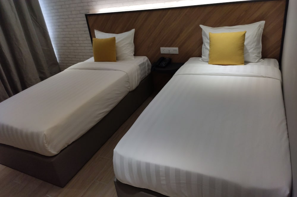 Deluxe Twin Room, City View
