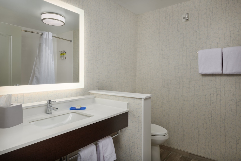 Standard Room, 2 Queen Beds - Photo 1