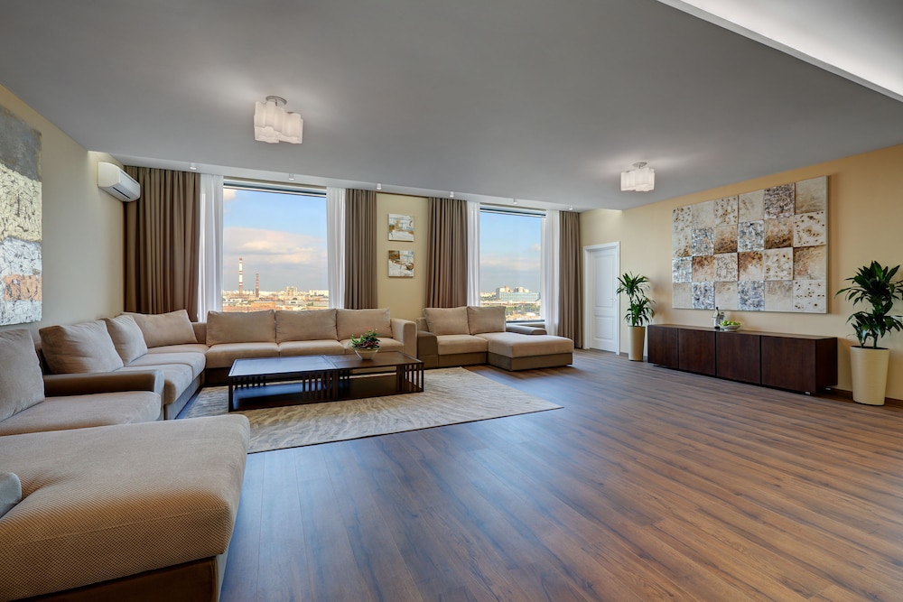 Business Suite photo 2