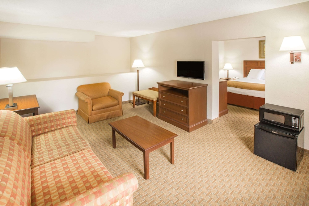 Studio Suite, 1 King Bed, Non Smoking photo 1