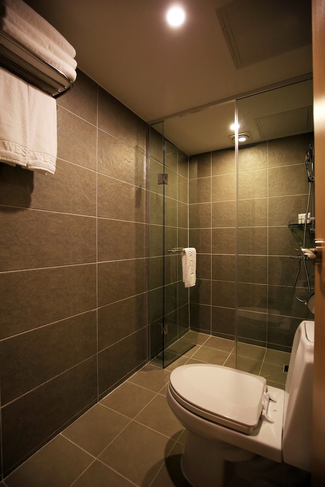 Standard Room, 3 Twin Beds, Non Smoking photo 2