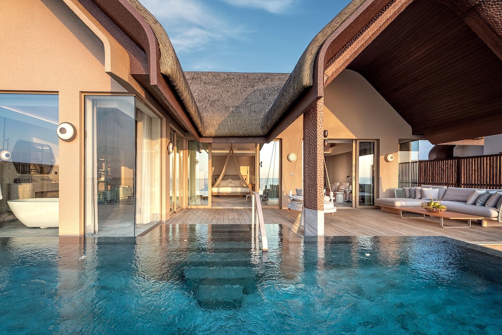 Grand Ocean Pool Villa