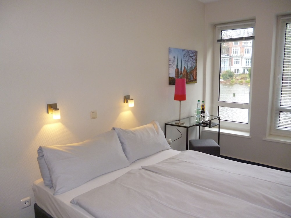 Double rooms with private external bathroom photo 2