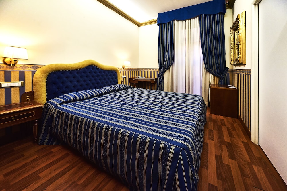 Basic Room, 1 Queen Bed