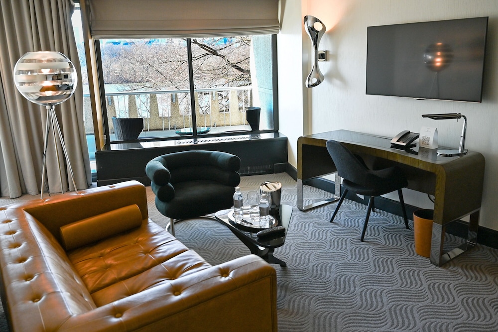 Suite, 1 Bedroom, Balcony, River View - Photo 1
