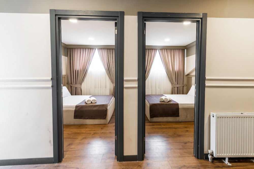 Family Quadruple Room, City View photo 2