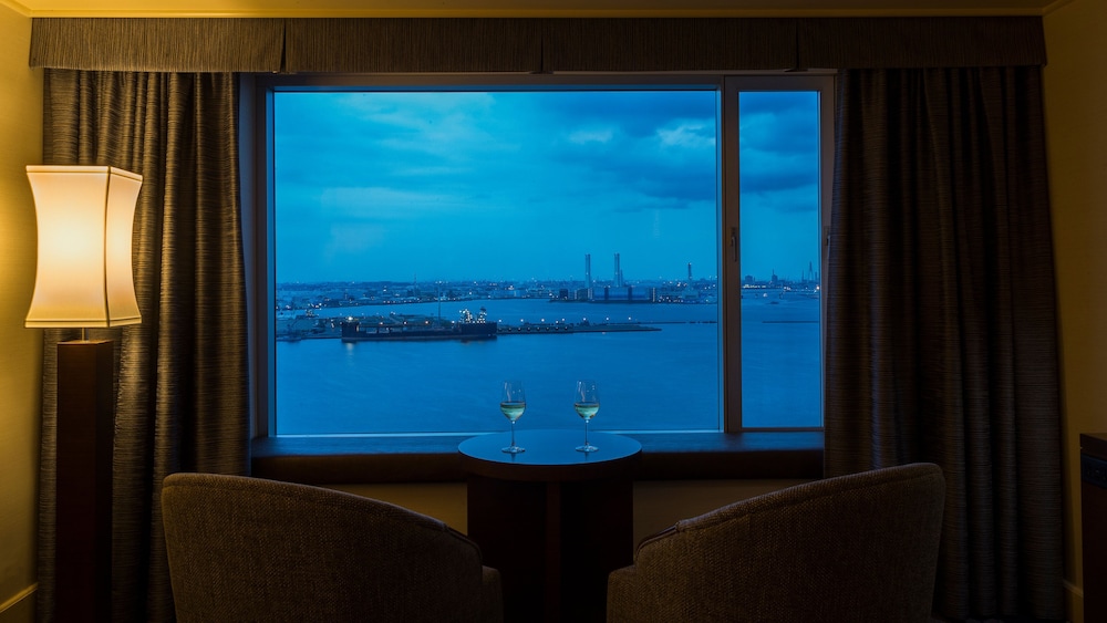 Classic Room, 1 King Bed, Harbor View (High Floor) - Photo 3