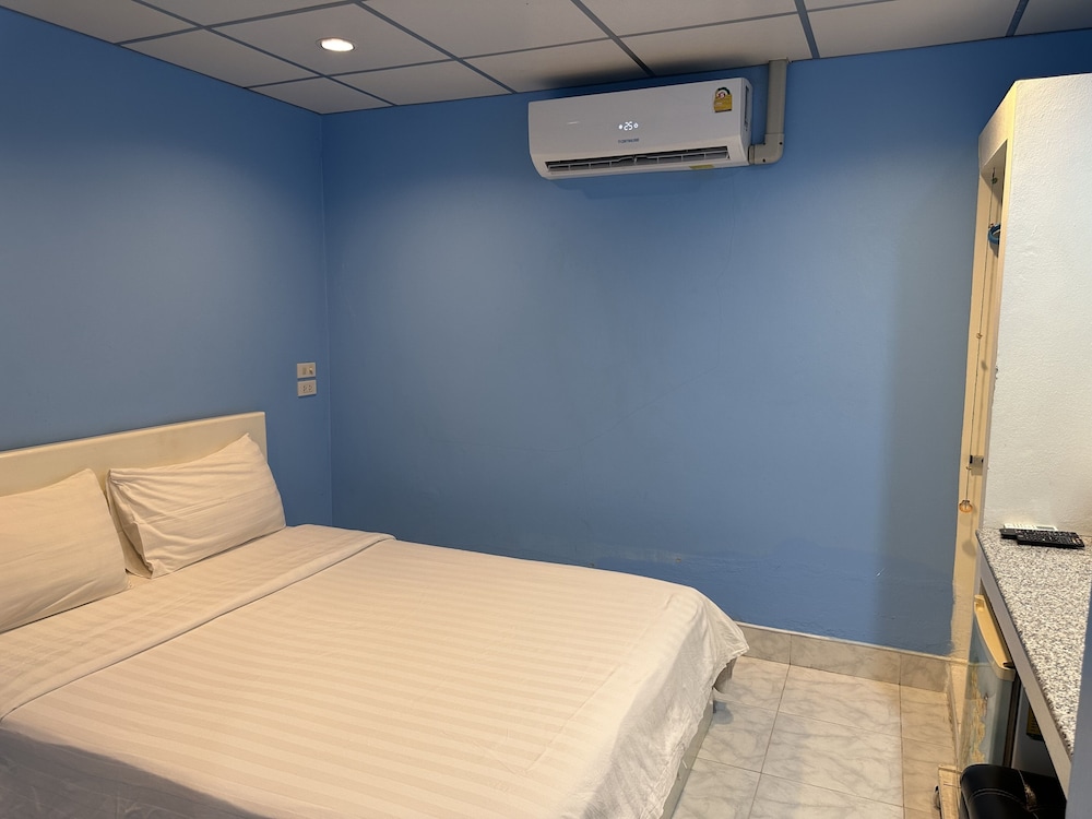 Economy Double Room photo 2