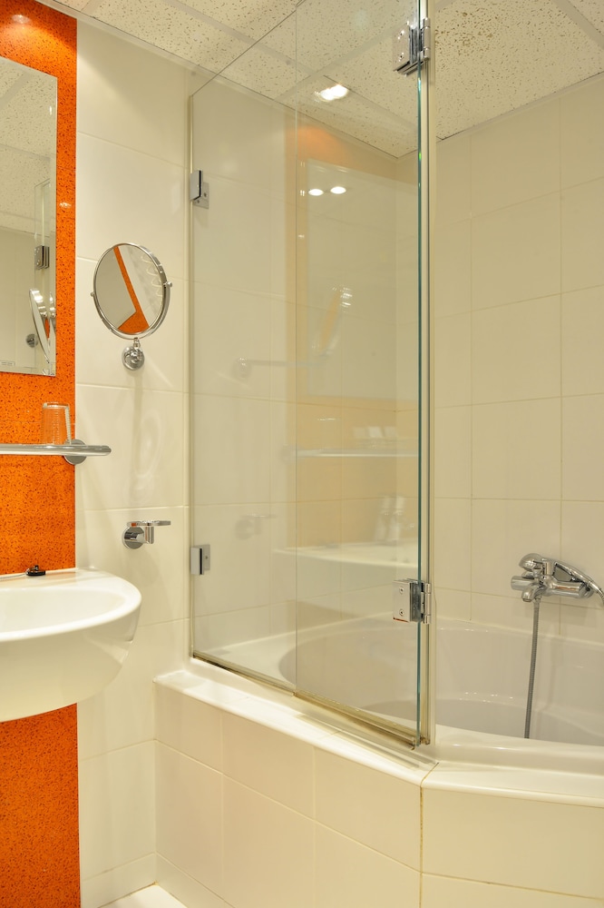 Standard Double or Twin Room - Photo 6