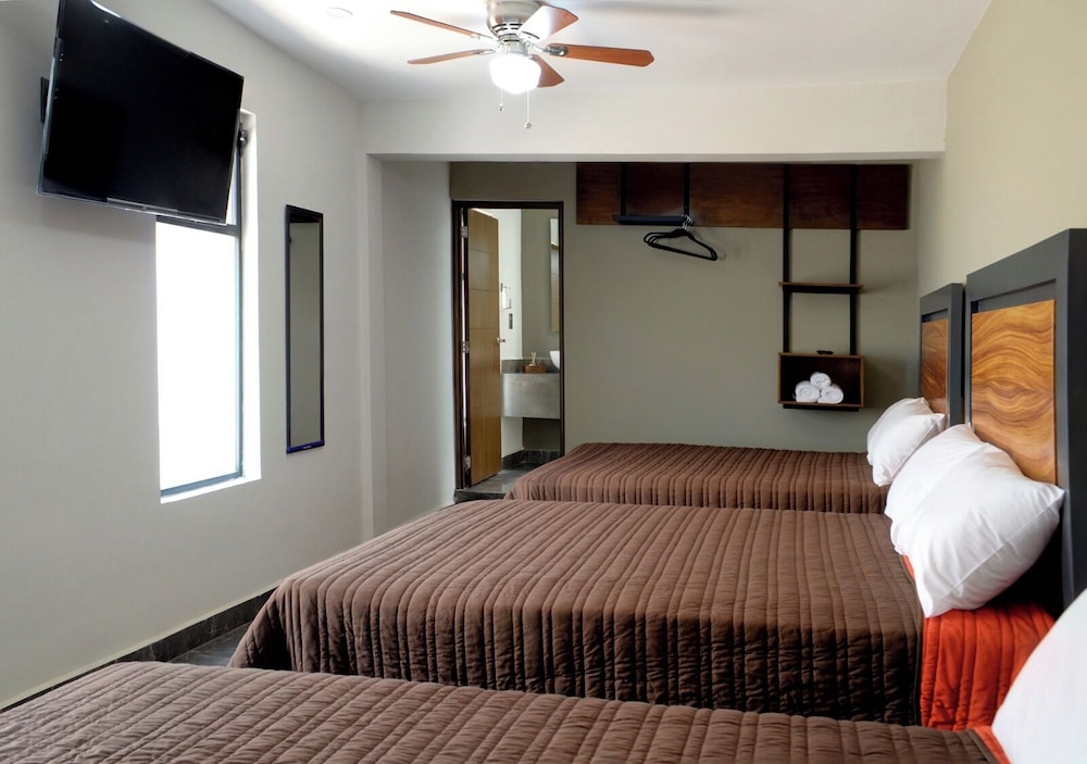 Family Room, 1 Bedroom - Photo 1