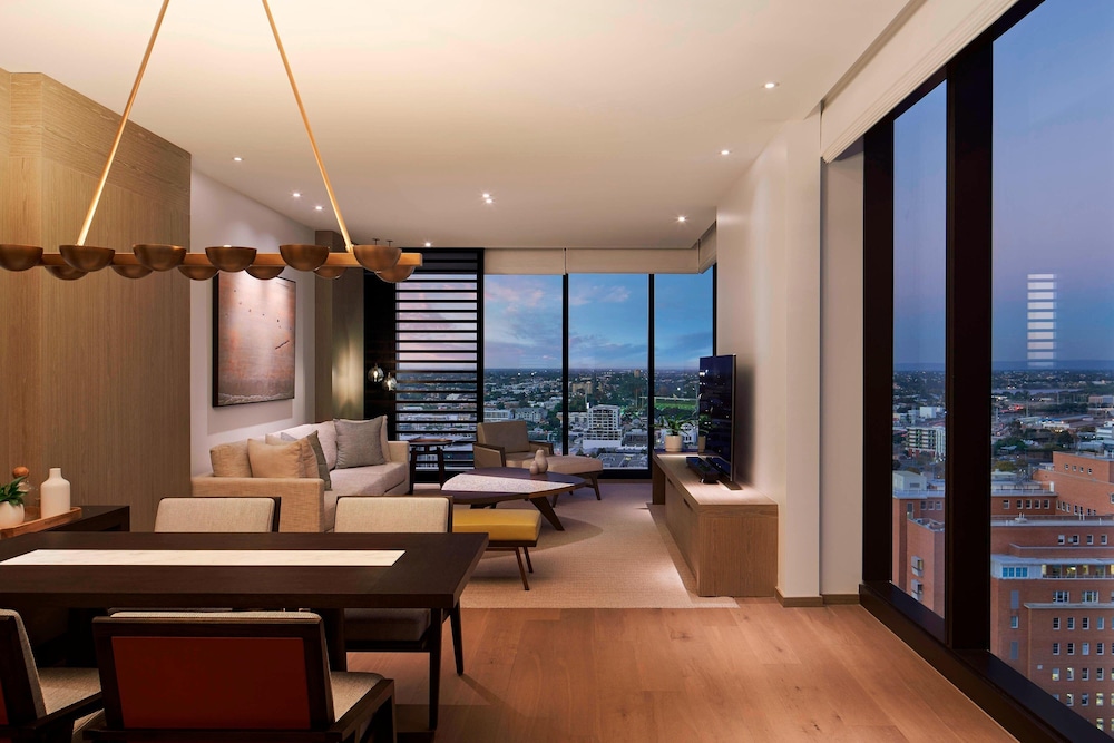Club Suite, 1 King Bed, City View
