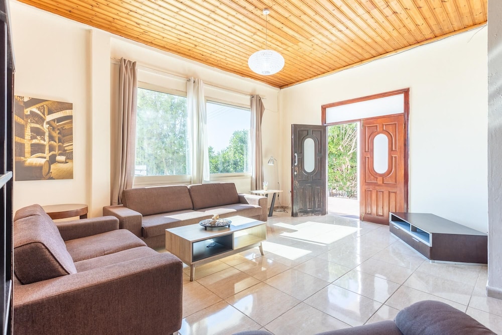 Villa photo 1
