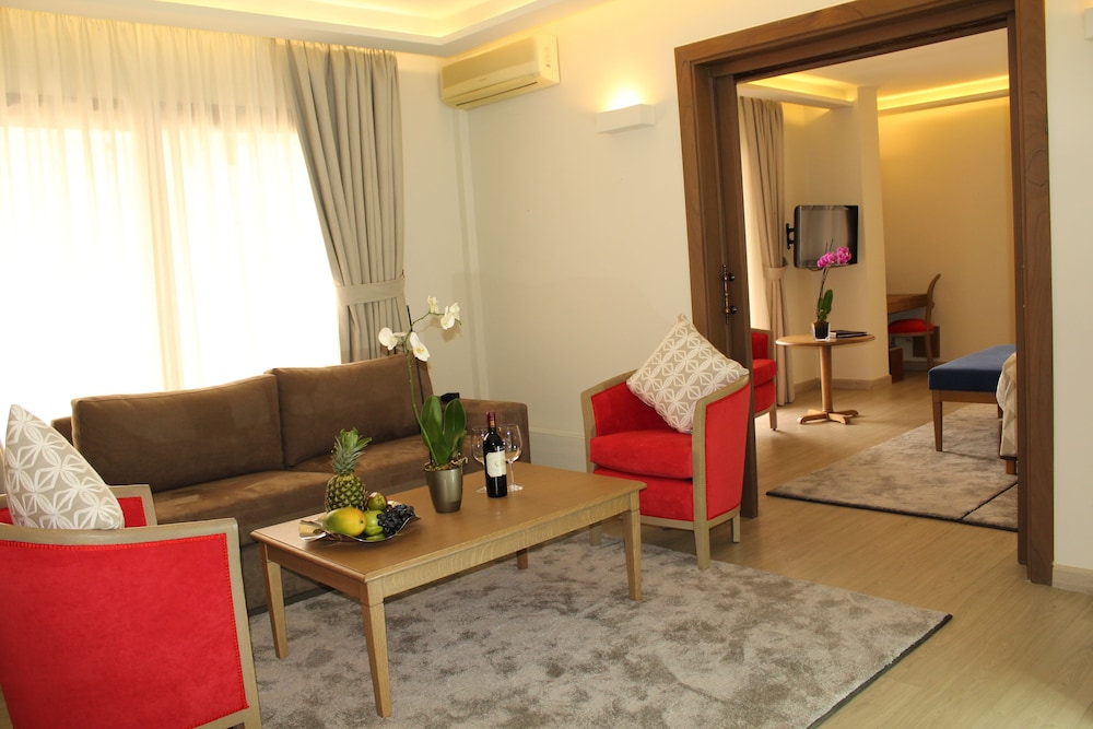 Suite, 1 Bedroom (Slopes View) - Photo 2