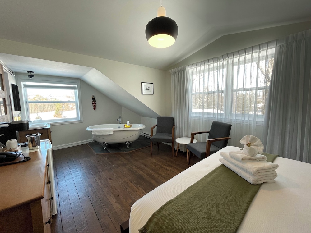 Superior Room, 1 Queen Bed photo 1