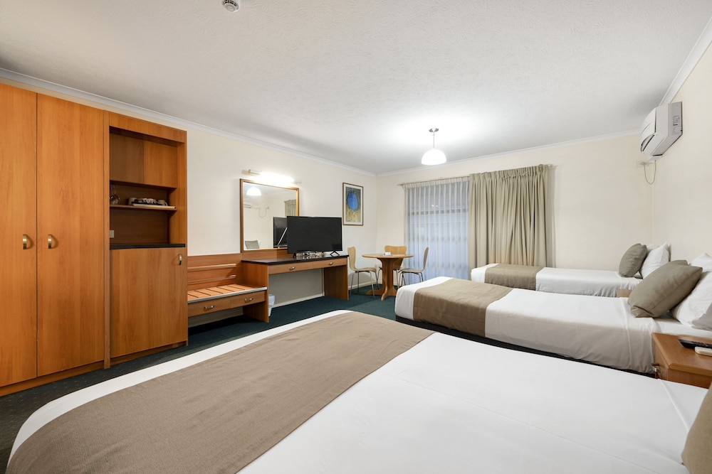 Family Room, Multiple Beds