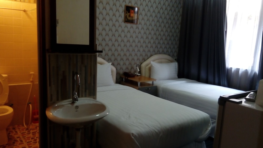 Deluxe Twin Room photo 3