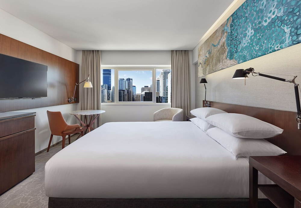 1 Queen Bed with City View thumbnail 6