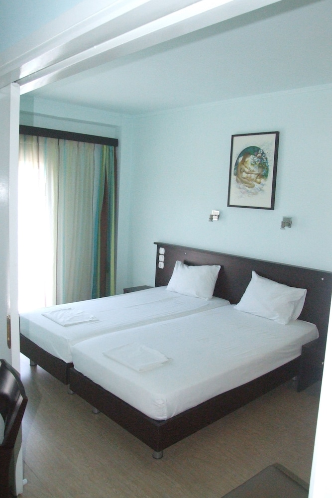 Quadruple Room, Multiple Beds, Non Smoking photo 1
