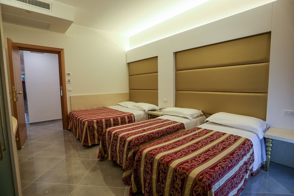 Deluxe Quadruple Room photo 3